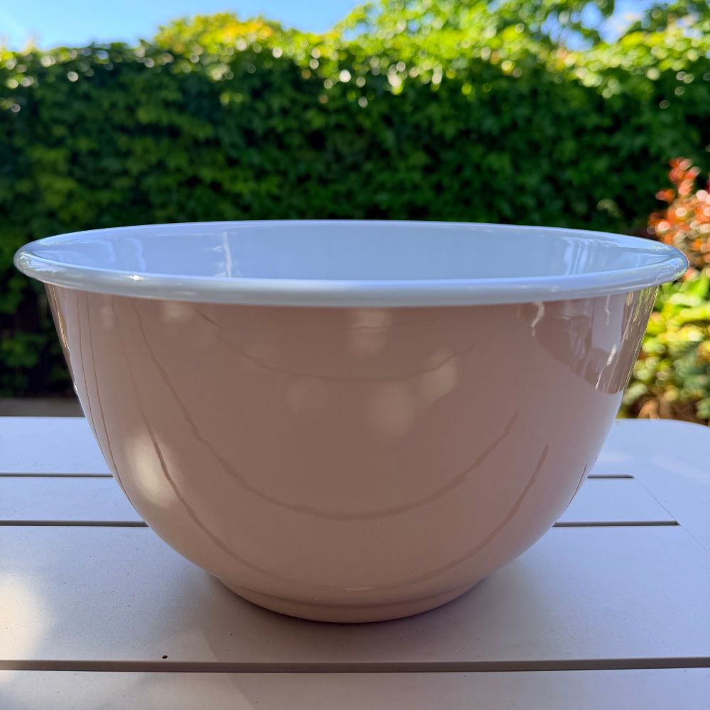Everyday Enamel Serving Bowl in Dusty Pink